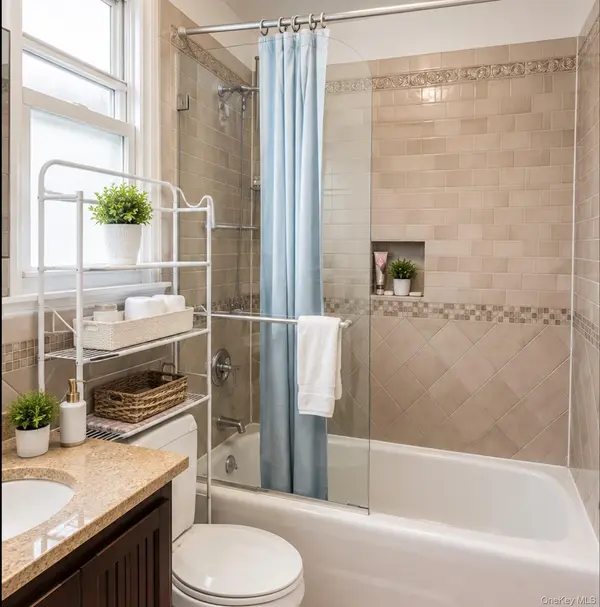 121-53 6TH Av, Flushing, NY 11356
