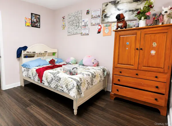 121-53 6TH Av, Flushing, NY 11356