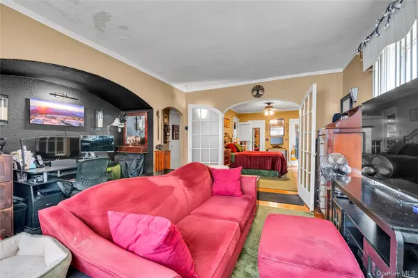 54-55 65th PL, Maspeth, NY 11378