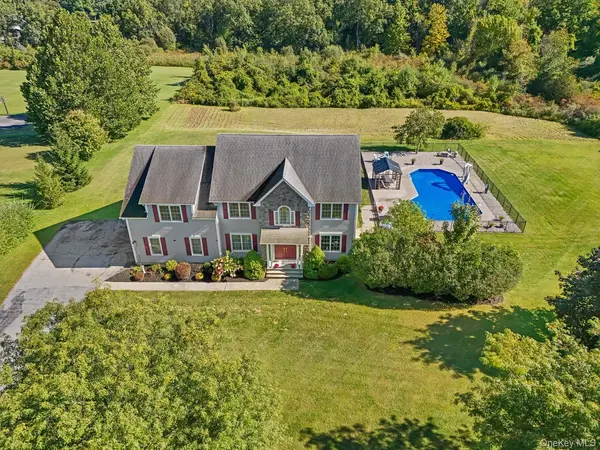 23 Monarch DR, Hopewell Junction, NY 12533