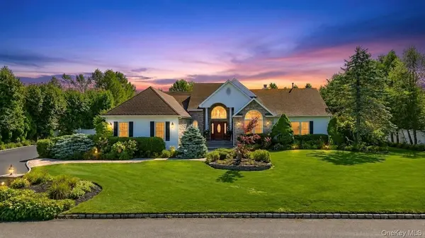 55 Casey LN, Mount Sinai, NY 11766