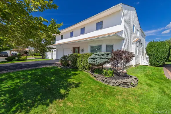 85 Jeffery LN, Oceanside, NY 11572