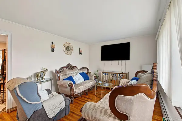 240 28th ST, Copiague, NY 11726