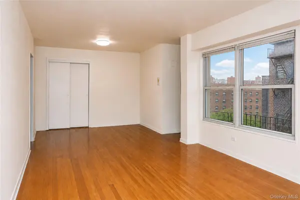 4240 Bowne ST #4D, Flushing, NY 11355