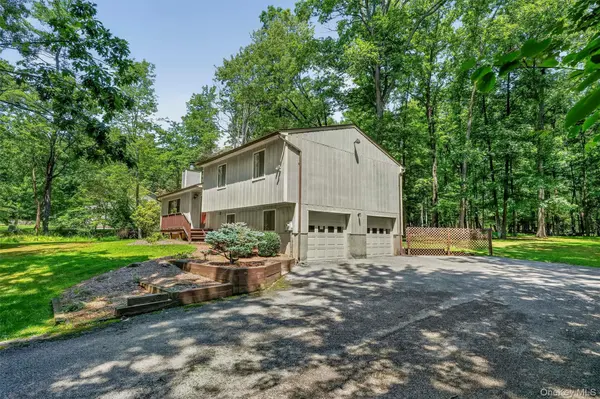 98 Wildwood CIR, Bloomingburg, NY 12721