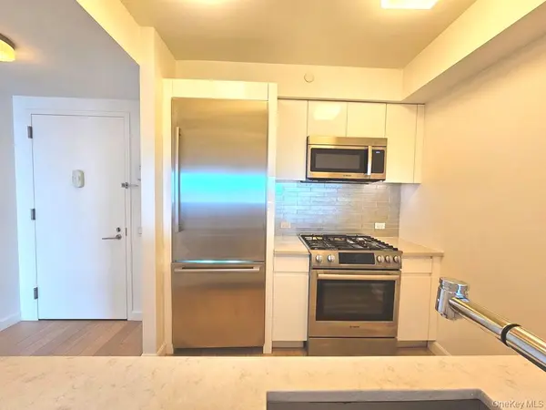 138-35 39th AVE #12L, Flushing, NY 11354