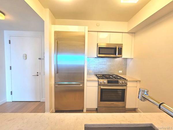 138-35 39th AVE #12L, Flushing, NY 11354