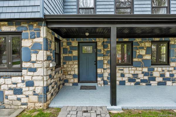 11 Brook LN, Great Neck, NY 11023