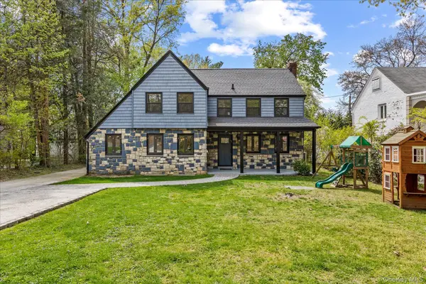 11 Brook LN, Great Neck, NY 11023