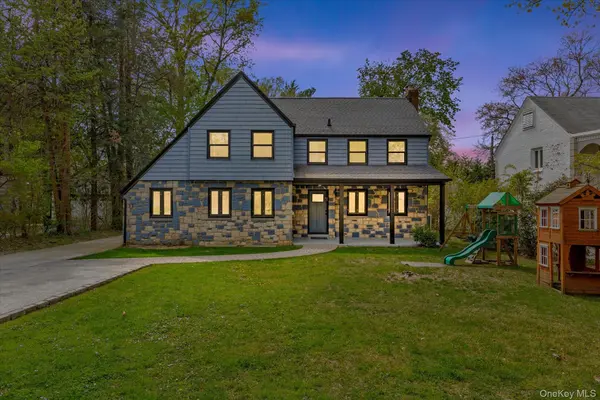 11 Brook LN, Great Neck, NY 11023