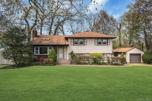 21 Ground Pine CT,  Dix Hills,  NY 11746