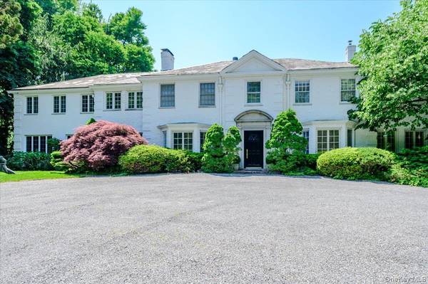 126 Station RD, Great Neck, NY 11024