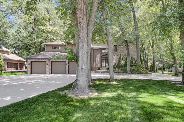 1316 Inverness LN, Schererville, IN 46375