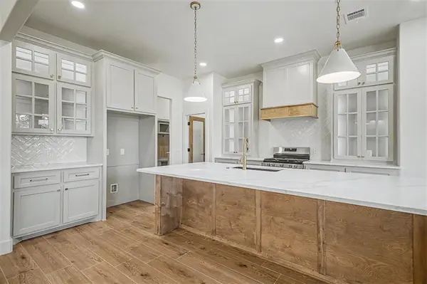 3072 Road Runner CT, Guthrie, OK 73044