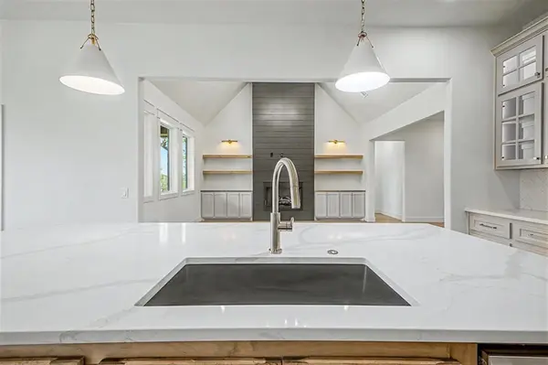 3072 Road Runner CT, Guthrie, OK 73044