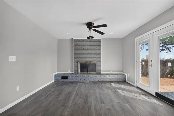 904 NE 4th ST, Moore, OK 73160