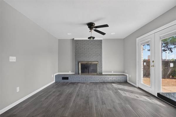 904 NE 4th ST, Moore, OK 73160