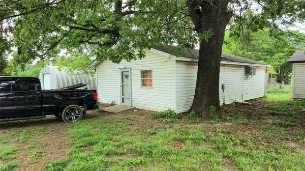 417566 E 1140 RD, Eufaula, OK 74426