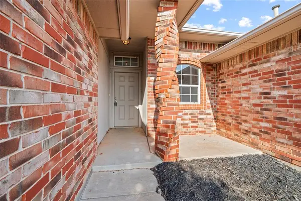620 McConnell DR, Yukon, OK 73099