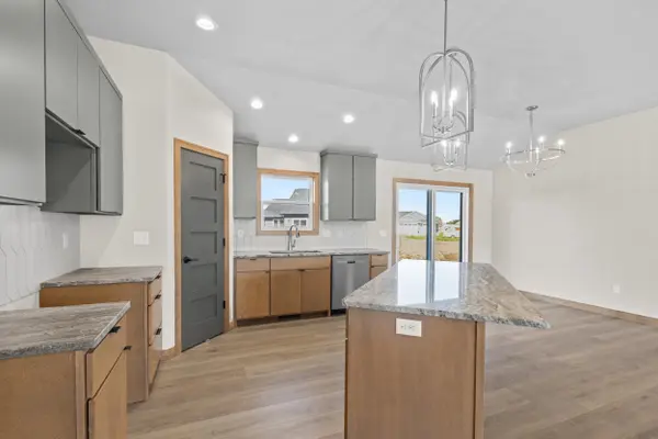 1400 DIVINITY DR, De Pere, WI 54115