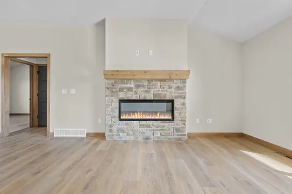 1400 DIVINITY DR, De Pere, WI 54115