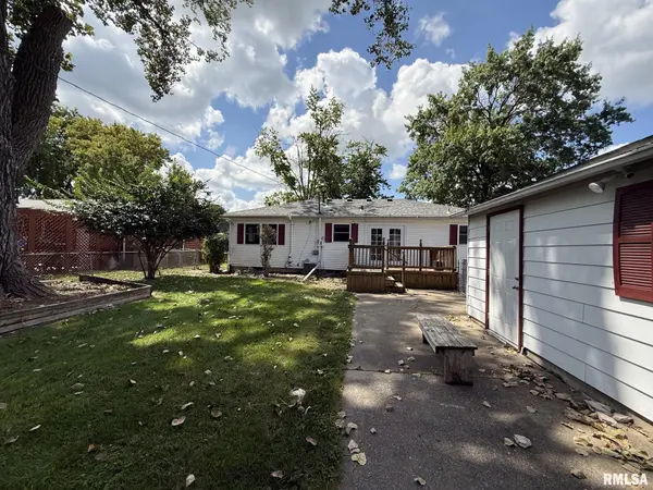 18 Radcliff RD, Springfield, IL 62703