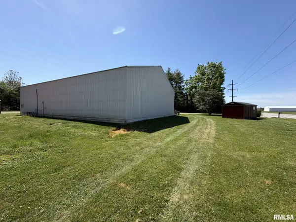 19557 N IL HWY 97 HWY, Cuba, IL 61427