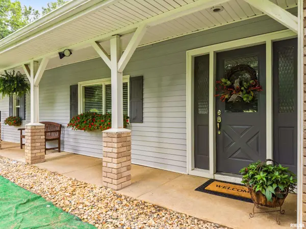 7010 VISTA CORTE DR, Delavan, IL 61734