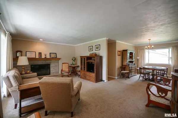 4402 N NELSON DR, Peoria, IL 61614