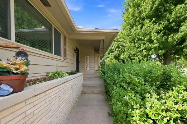 222 N Brookside St, Wichita, KS 67208