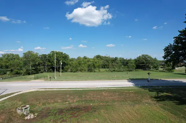 4654 S Farm Road 135, Springfield, MO 65810