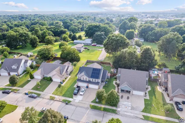 2341 Surrey Dr, Lawrence, KS 66046