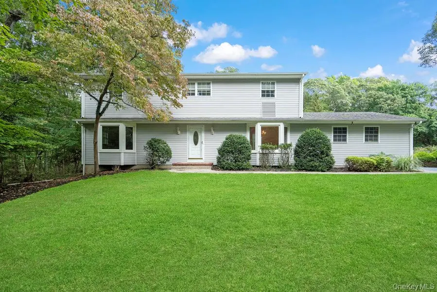 83 Shore RD, Mount Sinai, NY 11766