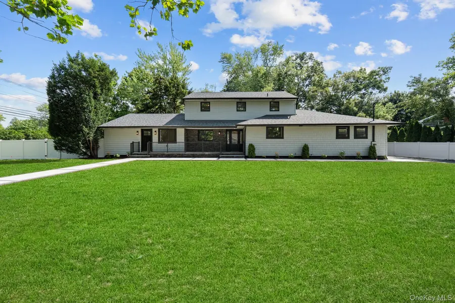 1 Greg LN, East Northport, NY 11731