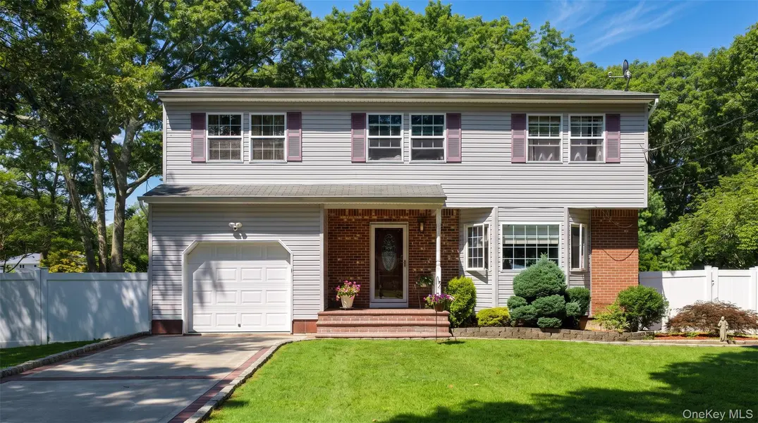 357 Avondale DR, Shirley, NY 11967