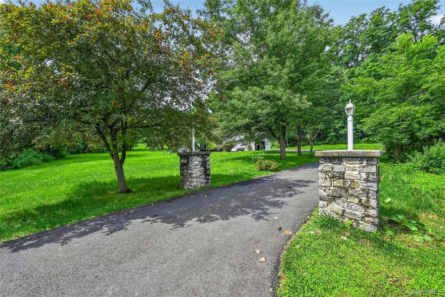 1 Christopher WAY, Marlboro, NY 12542