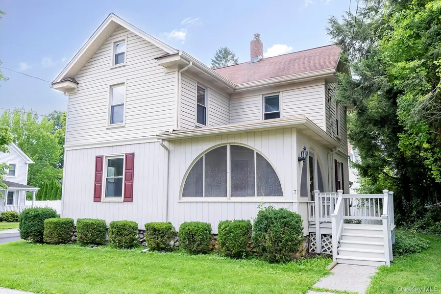 7 Maple AVE, Millbrook, NY 12545