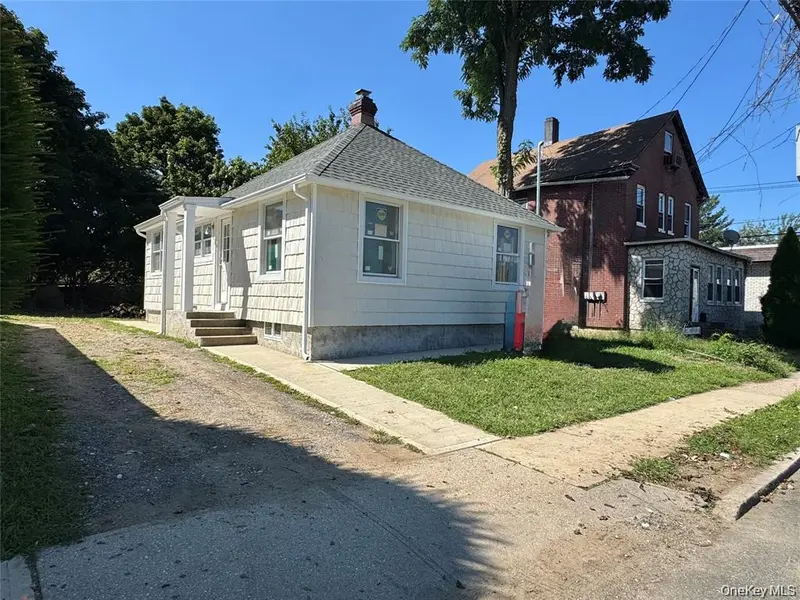 98 Steamboat RD, Great Neck, NY 11024