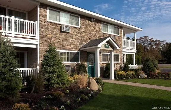 227 Lakeland AVE #2-2D, Sayville, NY 11782