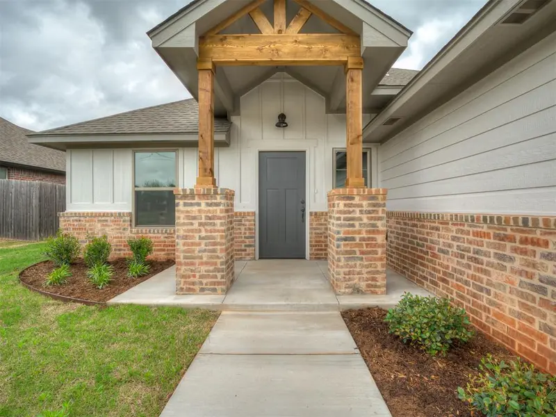 4516 Hambletonian LN, Mustang, OK 73064