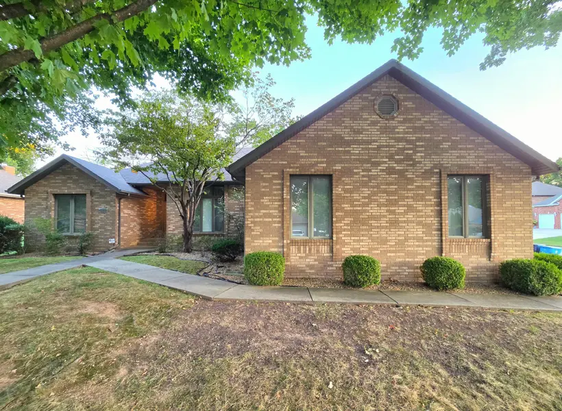 1228 W Beekman ST, Springfield, MO 65810