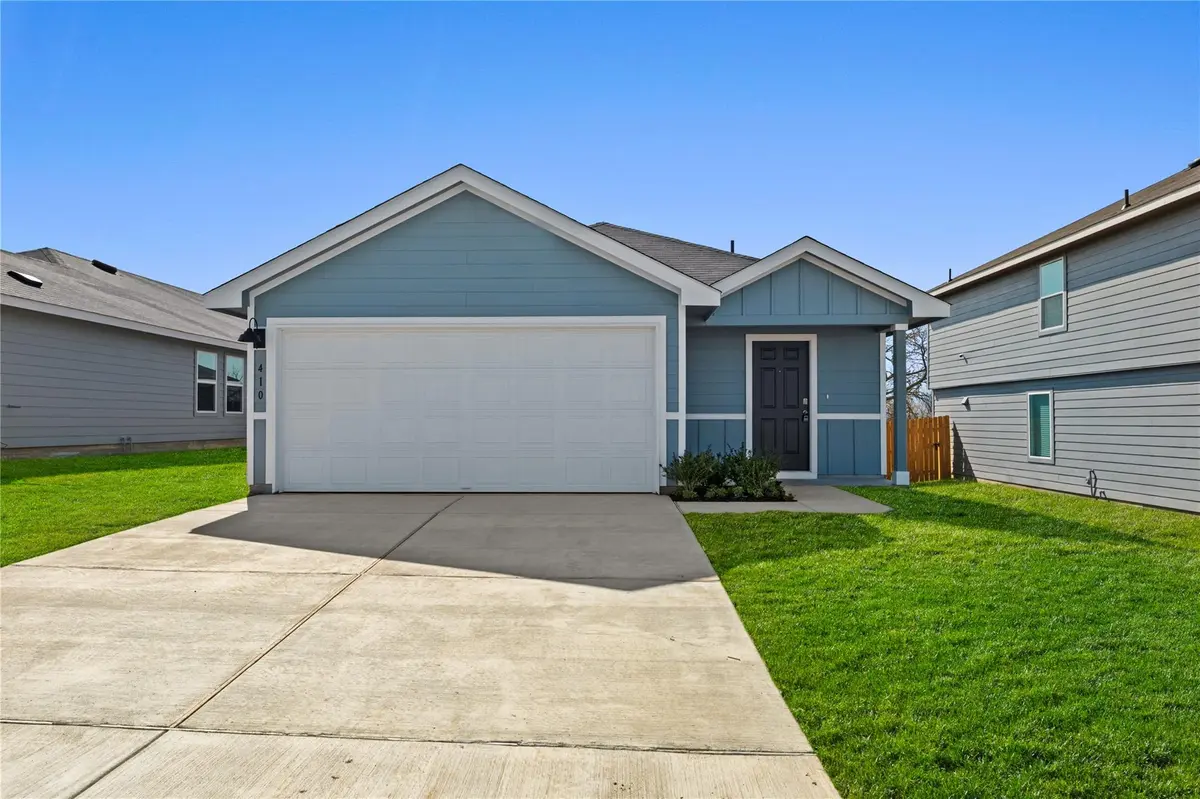 410 WILD GOOSE DR, Luling, TX 78648