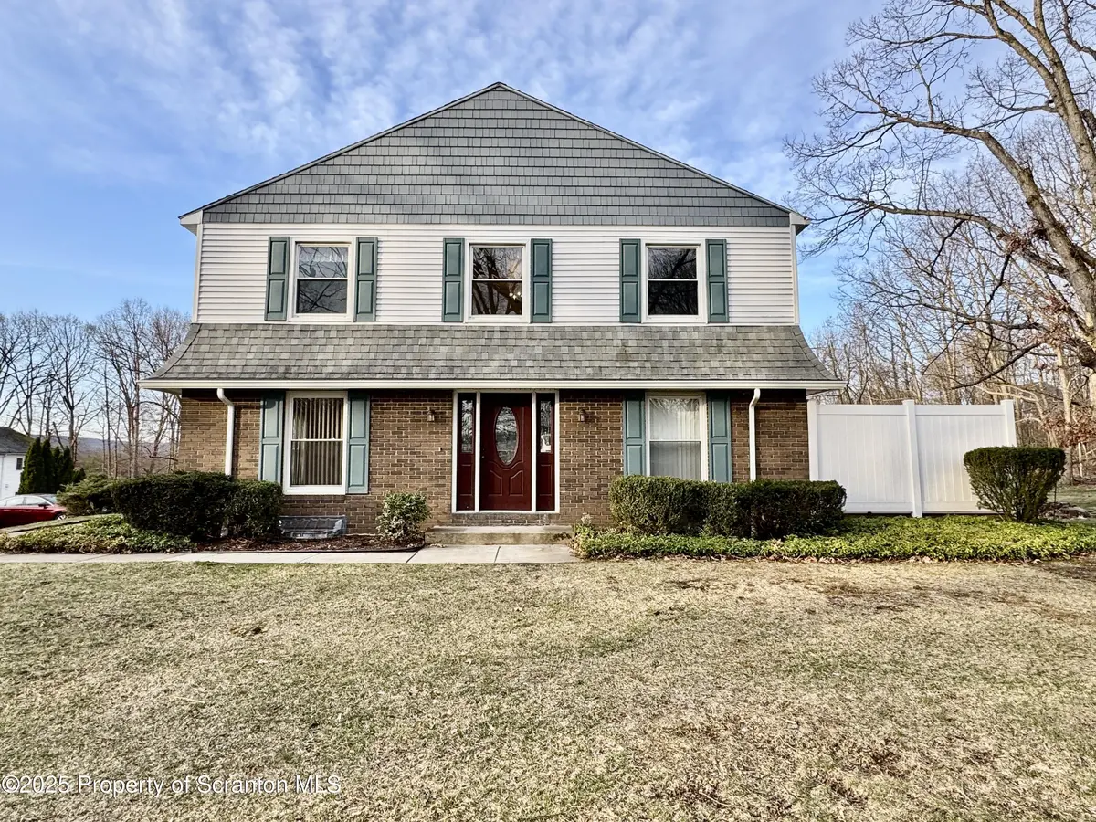 211 Haverford DR, Wilkes-barre, PA 18702