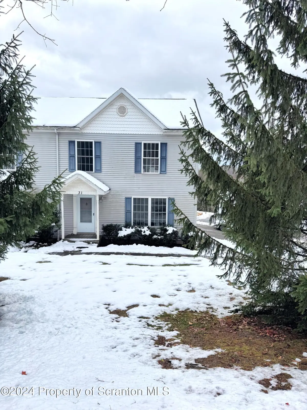 31 S Waterford RD, Dalton, PA 18414