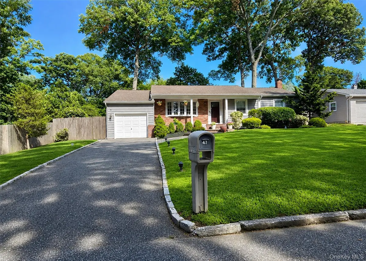 47 March CT, Selden, NY 11784