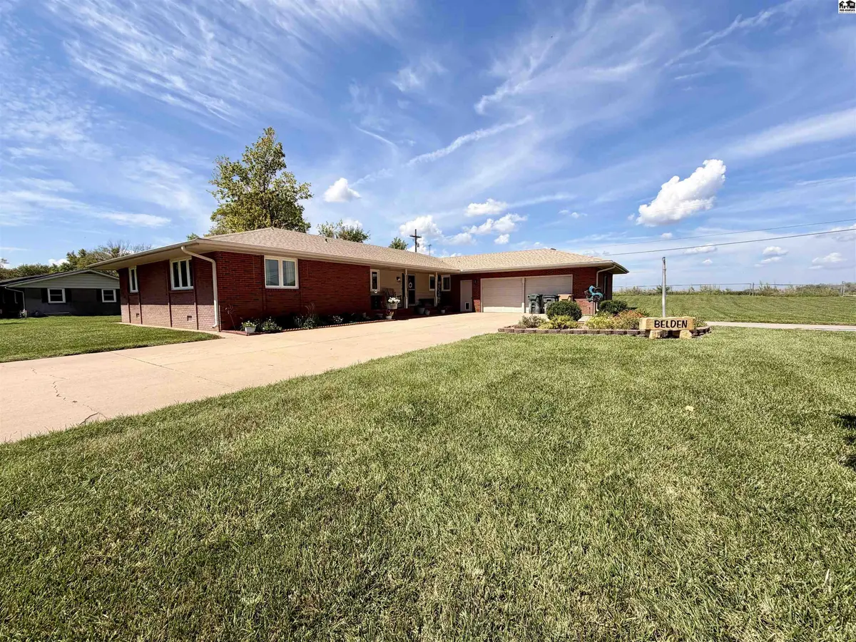 2201 Northridge Rd, Hutchinson, KS 67502