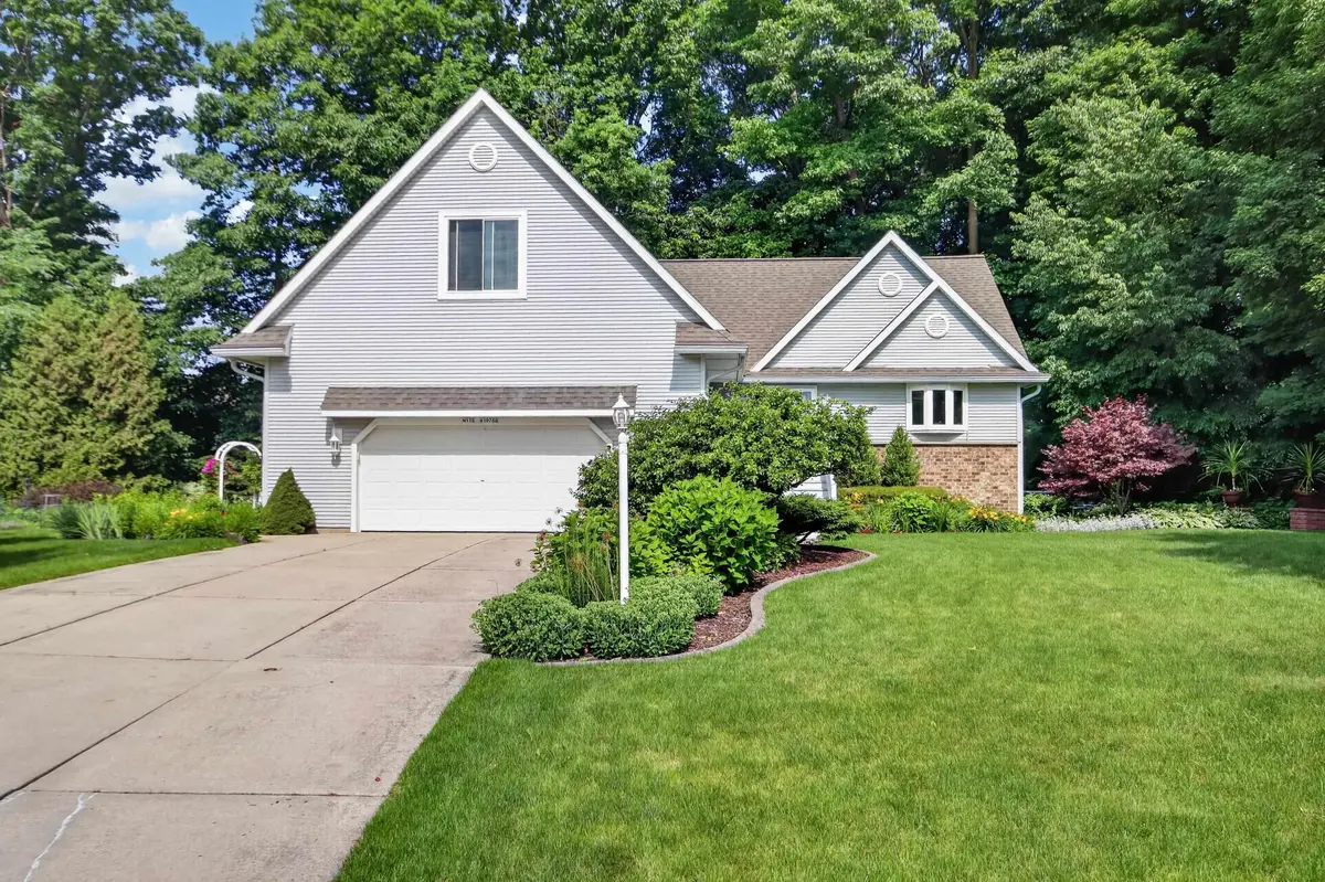 N115W19758 SHADOW WOOD CT, Germantown, WI 53022