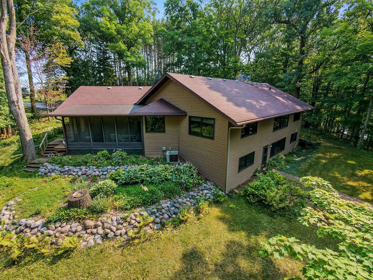 5600 FINNEGAN LAKE LN, Gillett, WI 54124-0000