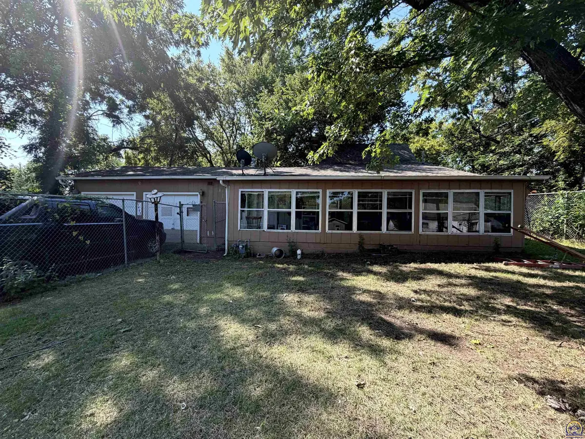 1415 SE 25th ST, Topeka, KS 66605