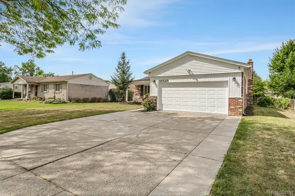 35525 Connecticut DR, Sterling Heights, MI 48310